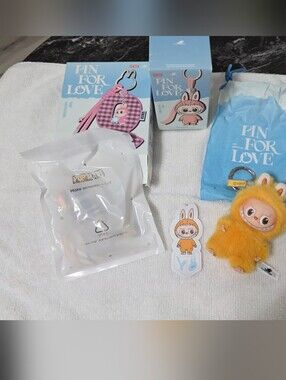 Pin For Love Plush Labubu & Pendant - Yellow "Y" Labubu